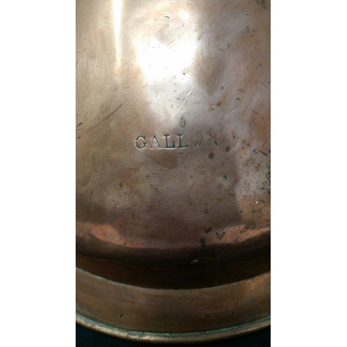 125 - 19th Century copper one gallon measure with lead seal stamp [ V.R.] Victoria Royal- 1... 
