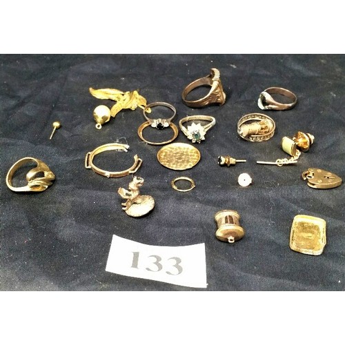 133 - Assorted lot of 9ct gold rings etc all damaged, gold plated. Scrap lot