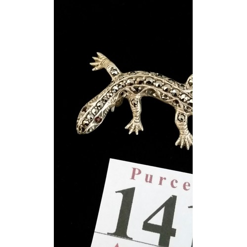 141 - A Sterling silver lizard brooch with red ruby coloured eyes. Size 2.25 inches – Stamped Sterli... 