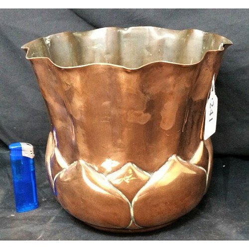 241 - A lovely quality 19th Century copper Jardiniere in the Art Nouveau design. 7 inches tall with flared... 