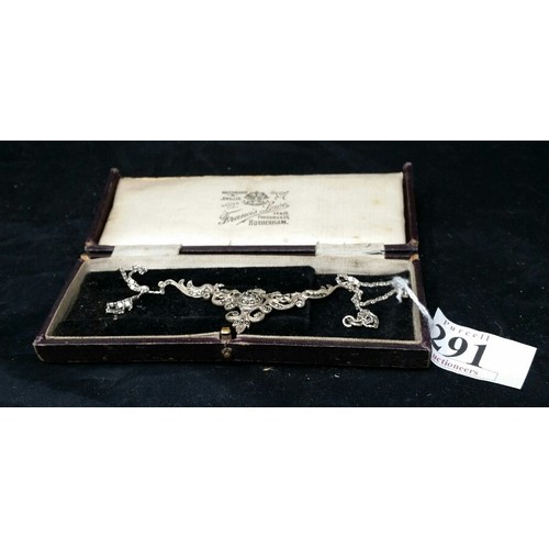 291 - A 18 inch 925 silver necklace. Weight 11 grams with associated old box