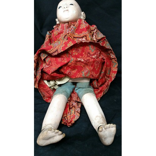 284 - A very interesting Chinese doll probably early 20th Century but possibly earlier. Approx 16 inches l... 