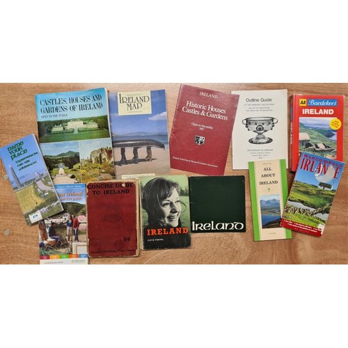 254 - Small collection of tour guides/booklets relating to Ireland – Very good lot . (12)