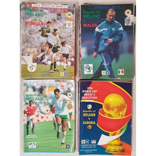 196 - Republic Of Ireland International Soccer Match Programmes 1989 (13), 1990 (10), 1991 (3) and 1992 (7... 