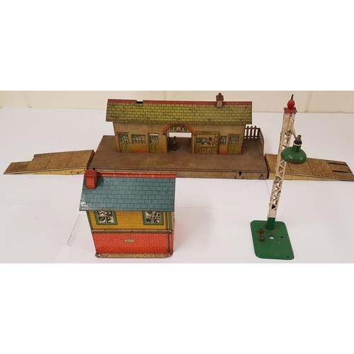 61 - 2No. Hornby Railway Station Houses and Signal (3)