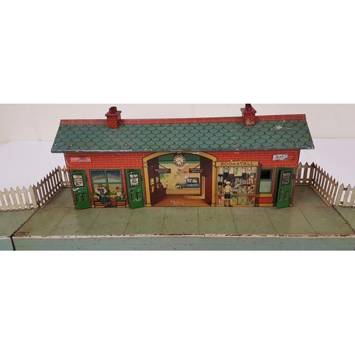 65 - Hornby Railway Station House and Signal