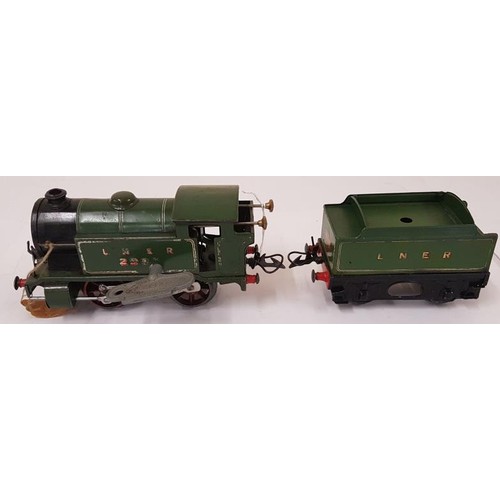 71 - Hornby O Gauge No 1 Tank LNER RN: 2900 with Tender (2)