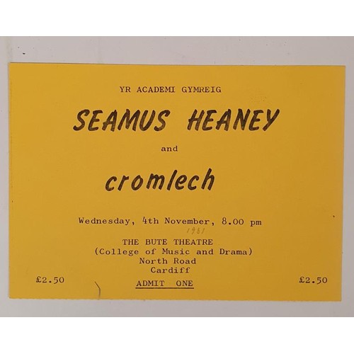 483 - Seamus Heaney. Door Into The Dark.1972. Signed by Seamus Heaney at a reading in Cardiff on 1st Novem... 