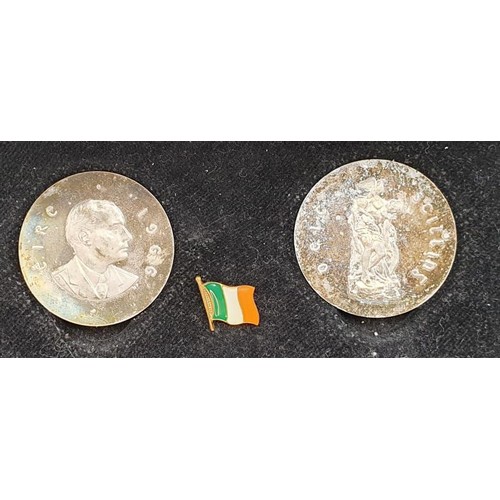 193 - A Cased Pair of 1966 Padraic Pearse Commemorative Ten Shilling proof coins with opposite edge inscri... 