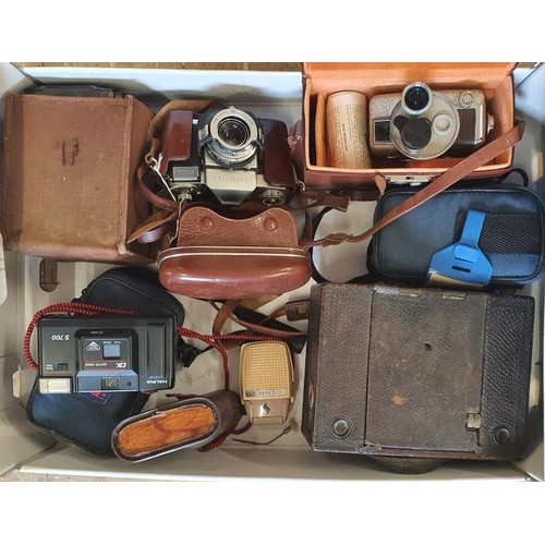 431 - Cameras - Zeiss Ikon Contaflex in original leather case; a Revere 8 Magazine Ciné Model B-63 ... 