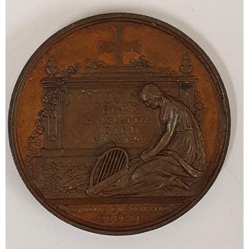 120 - 1847 Commemorative medal marking the death of Daniel O'Connell. One side shows a portrait of O'Conne... 