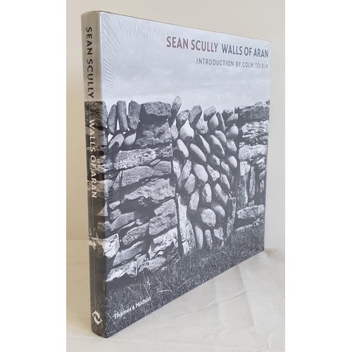 350 - Sean Scully: Walls of Aran Scully, Sean; Toibin, Colm [Designer] Published by Thames & Hudson, 2... 