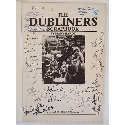 455 - The Dubliners Scrapbook - An Intimate Journal – Mary Hardy. Wise Publications, 1978 A scarce p... 