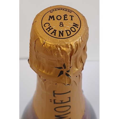 111 - Moët & Chandon, Brut Impérial 1990, 75cl, in original box