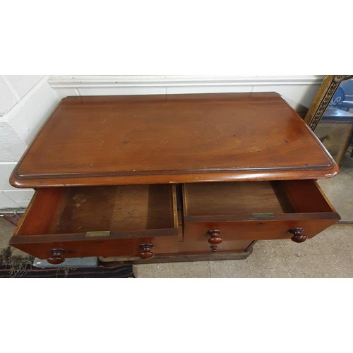 481 - Good Victorian Mahogany Chest Drawers, the moulded top over an arrangement of two over three graduat... 