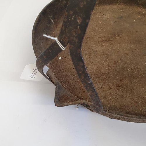 336 - An Antique Cast Iron Hanging Pan with pouring lip, c.15in diam