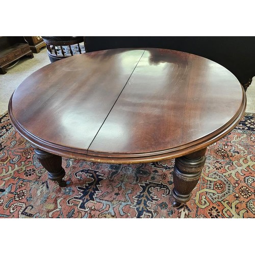 434 - Very Fine Quality Victorian Mahogany Extending D-End Dining Table with / spare leaves. The top with ... 