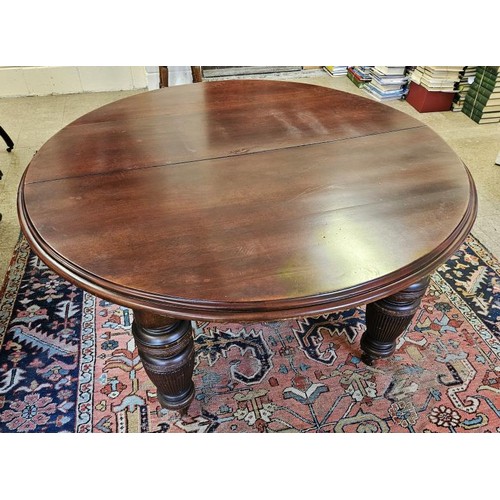 434 - Very Fine Quality Victorian Mahogany Extending D-End Dining Table with / spare leaves. The top with ... 