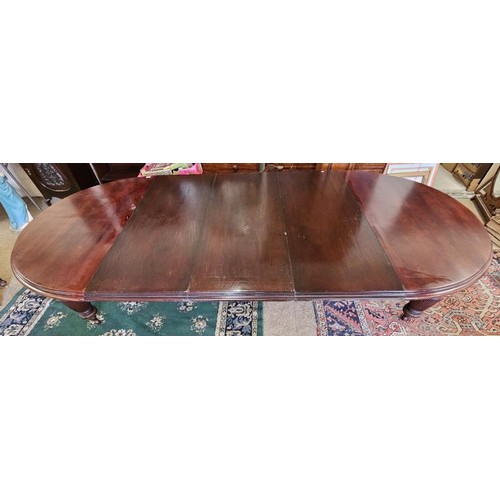 434 - Very Fine Quality Victorian Mahogany Extending D-End Dining Table with / spare leaves. The top with ... 