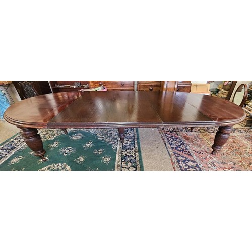 Very Fine Quality Victorian Mahogany Extending D-End Dining Table with / spare leaves. The top with moulded edge and frieze and all raised on five turned and reeded legs on brass and ceramic casters. Smallest size c.5ft diameter circular table, c.10ft6in x 5ft fully extended with all 3 leaves in place.