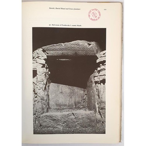 118 - Irish Passage Graves: A Study of Neolithic Tombs and Their Builders, 2500-2000 B.C. HERITY, Michael.... 