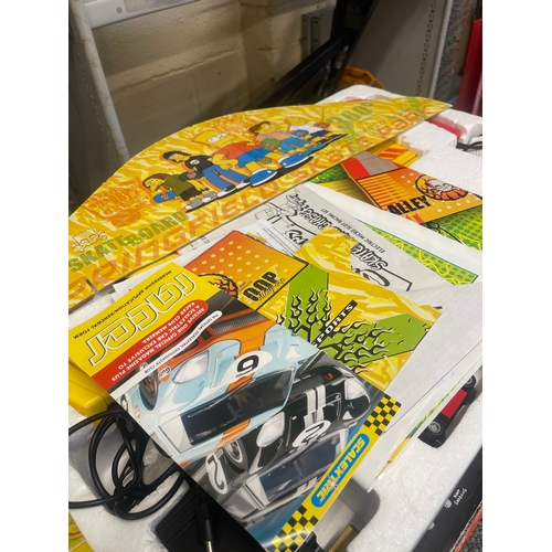 The Simpsons Skateboard Chase Electric Micro Slot Racing Set - Scalextric