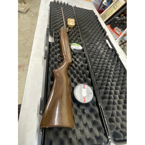 Air rifle including case and 3 pots of led pellets