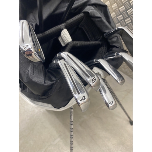 88 - Full Set TAYLORMADE GOLF Clubs plus Golf Bag
