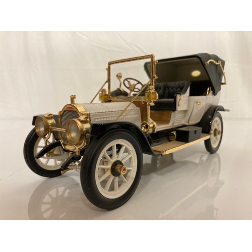 9 - Franklin mint Edwardian era Packard, an Alfa Romeo Monza and racing car biscuit tin
