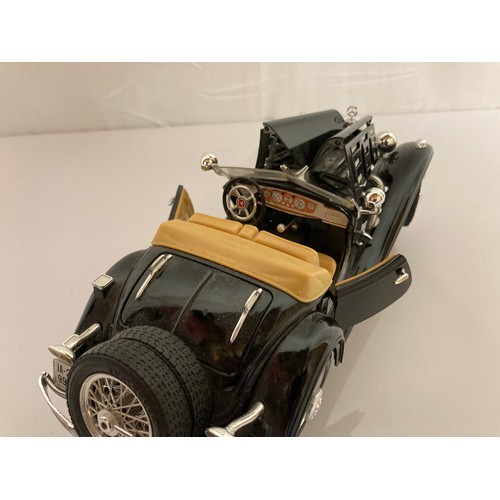 59 - Die cast model cars, two Mercedes SSK and a Bugatti

This lot is available for in-house shipping