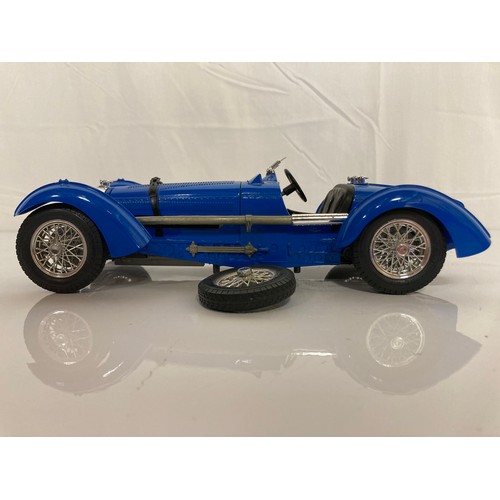 59 - Die cast model cars, two Mercedes SSK and a Bugatti

This lot is available for in-house shipping