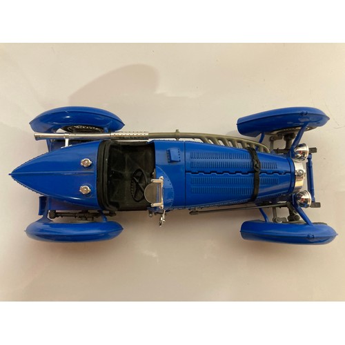 59 - Die cast model cars, two Mercedes SSK and a Bugatti

This lot is available for in-house shipping