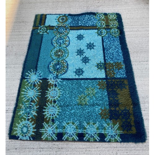 211 - Large blue ground rug, with a late 60's snowflake pattern

Collection only, within 10 days of the en... 