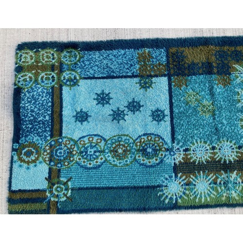 211 - Large blue ground rug, with a late 60's snowflake pattern

Collection only, within 10 days of the en... 