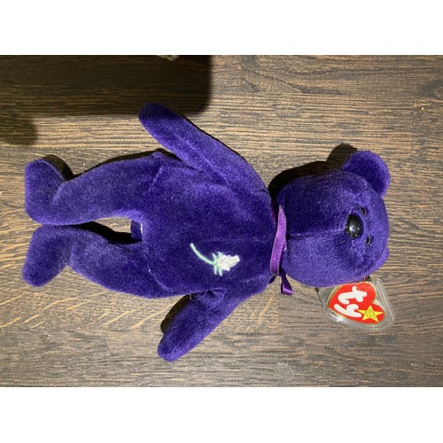 40 - Ty Beanie baby, Diana bear.

This lot is available for in house shipping