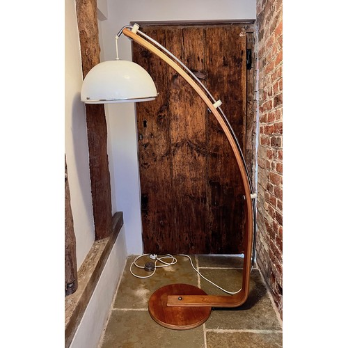 17 - Mid Century furniture, Danish design standard lamp with a natural finish curved wooden frame.

160 c... 