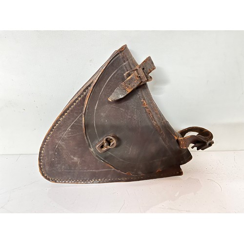 163 - Veteran Edwardian era bicycle leather tool pouch 19 cm high.

This lot is available for in-house shi... 