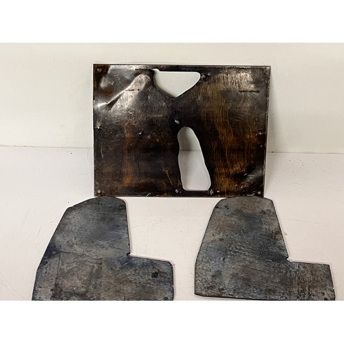 164 - Collection of metal printing plates, copper ones are each 13.5 cm wide x 13.5 cm high

This lot is a... 