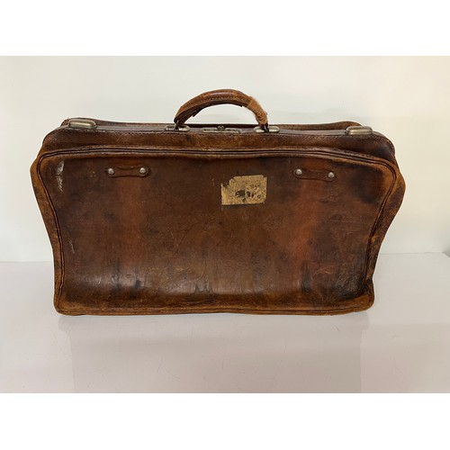 170 - Large leather Gladstone weekend bag, nicely lined interior, 24 inches long.

This lot is available f... 