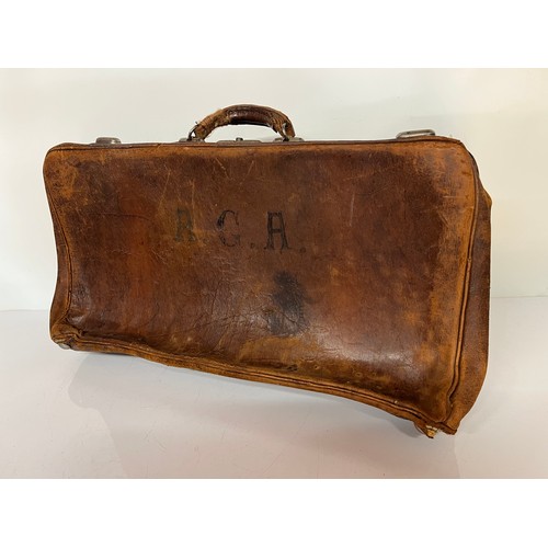 170 - Large leather Gladstone weekend bag, nicely lined interior, 24 inches long.

This lot is available f... 