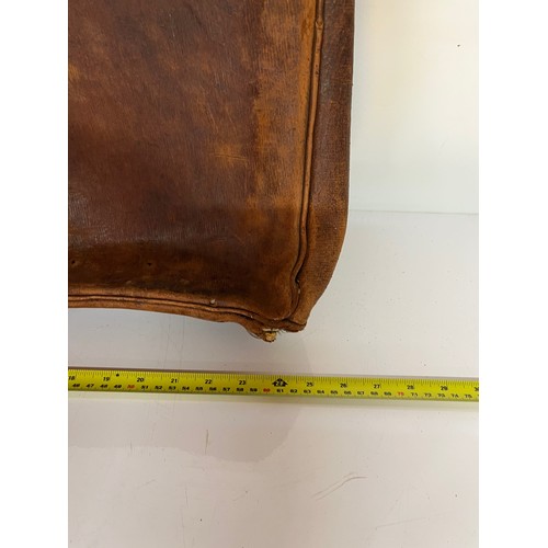 170 - Large leather Gladstone weekend bag, nicely lined interior, 24 inches long.

This lot is available f... 