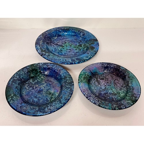 172 - Three decorative glass plates 27 cm in diameter

This lot is available for in-house shipping