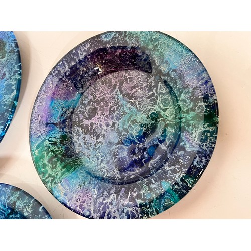 172 - Three decorative glass plates 27 cm in diameter

This lot is available for in-house shipping