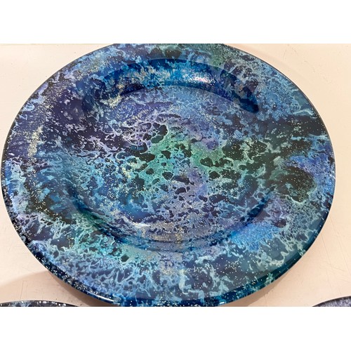 172 - Three decorative glass plates 27 cm in diameter

This lot is available for in-house shipping