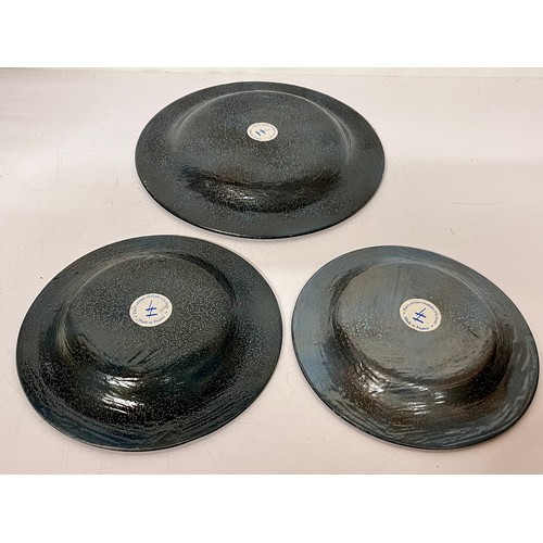 172 - Three decorative glass plates 27 cm in diameter

This lot is available for in-house shipping