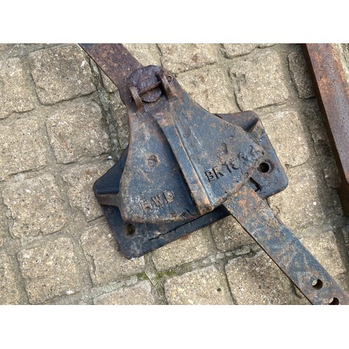 76 - Railwayana, large cast iron levered swith marked for BR

33 inches and 44 inches long

Collection on... 