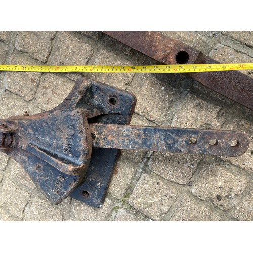 76 - Railwayana, large cast iron levered swith marked for BR

33 inches and 44 inches long

Collection on... 