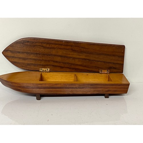 226 - Wooden speed boat, sectioned desk piece, mahogany and rosewood sections make this stunning gentleman... 