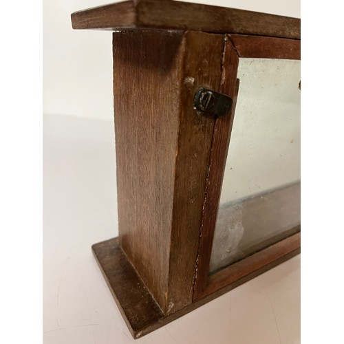 233 - Oak framed display cabinet 21 inches long x 7.5 high

This lot is available for in-house shipping