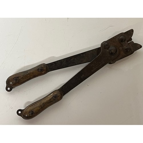 248 - WWI era militaria, British army barbed wire cutters by Charles Hugh Ltd, 12 inches long

This lot is... 